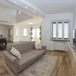 C Luxury Estate Bed and Breakfast