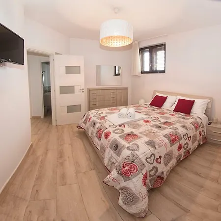 C Luxury Estate 4*