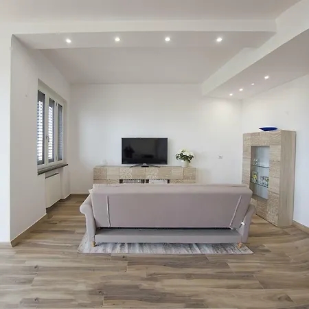 C Luxury Estate 4* SantʼAntonio Abate