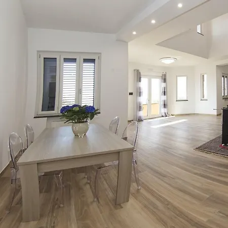 C Luxury Estate Bed and breakfast 4*